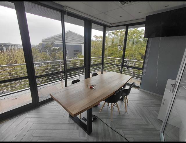 96M² OFFICE TO LET IN BRYANSTON